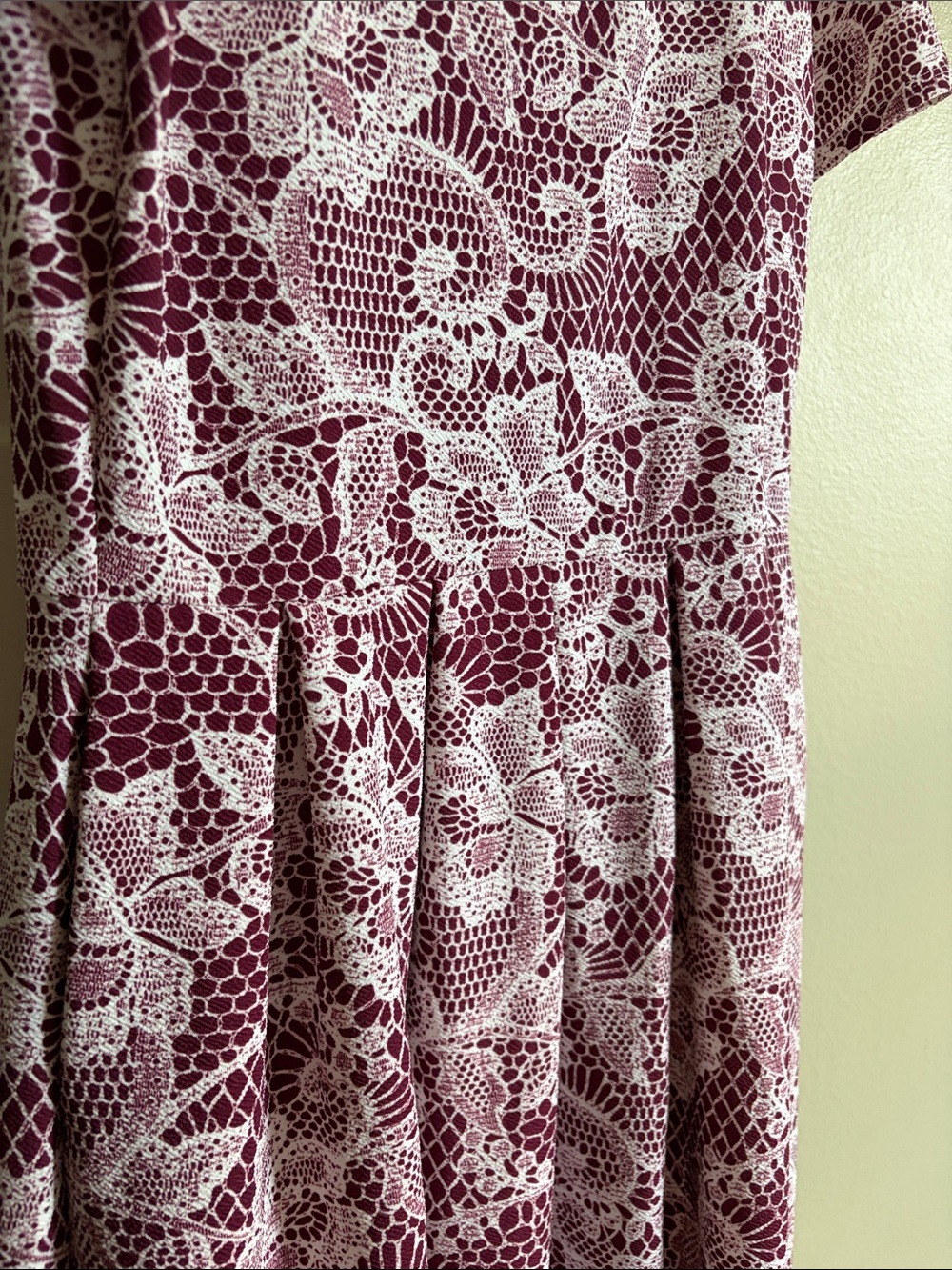 LuLaRoe Burgundy & White Lace-Pattern Amelia Dress with Pleats and Pockets XL - Picture 4 of 5